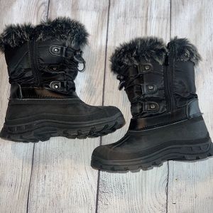 Snow boots